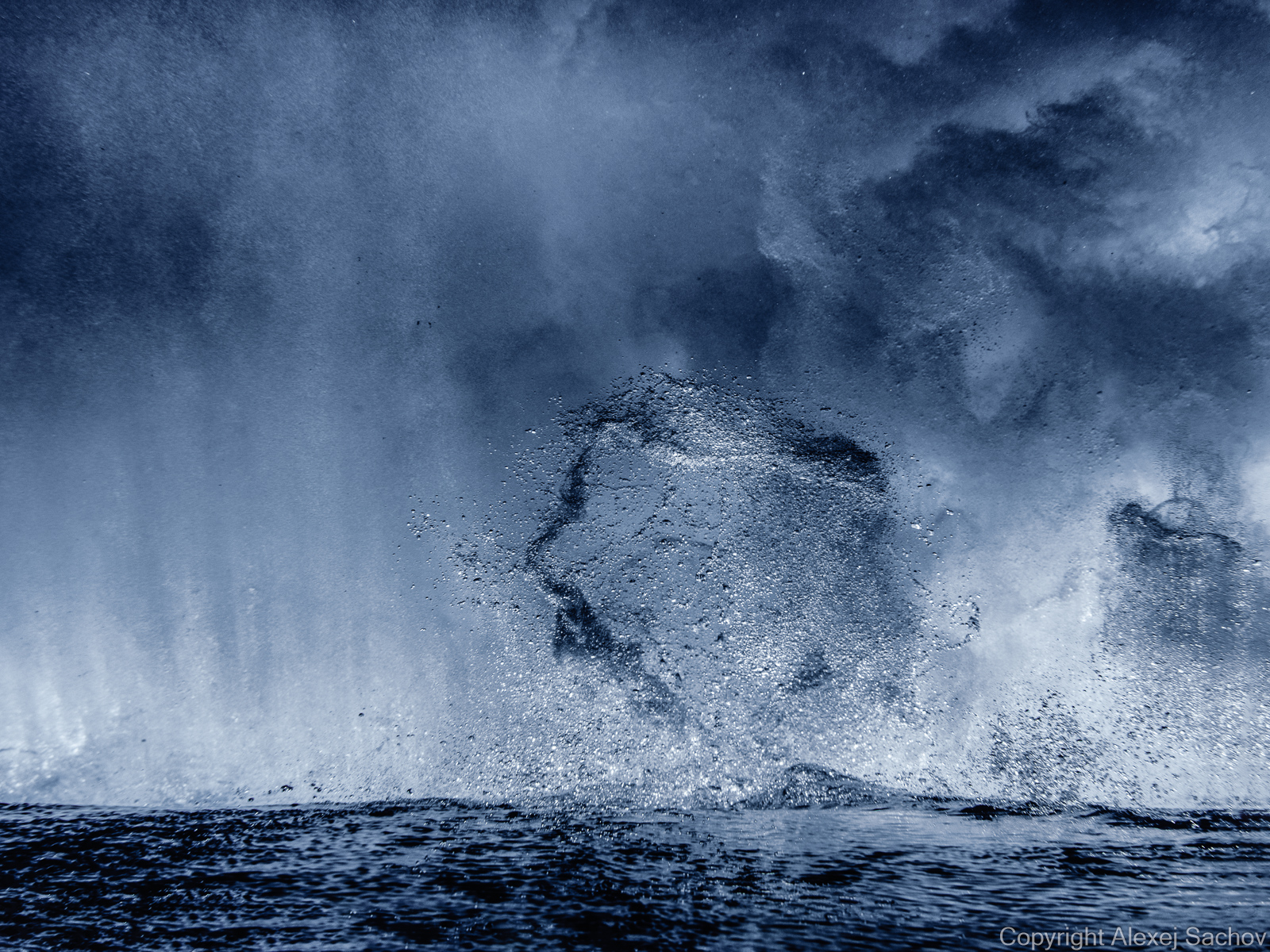 Underwater waves artwork — &ldquo;Equilibrio&rdquo; by Alexej Sachov, from The Edge of Wave series.